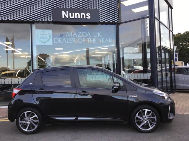 2020 Toyota Yaris 1.5 VVT-h Y20 Bi-tone E-CVT Euro 6 (s/s) 5dr