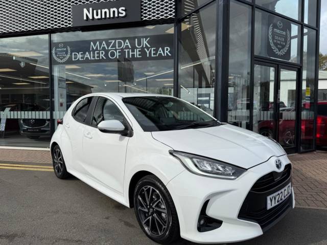 Toyota Yaris 1.5 VVT-h Design E-CVT Euro 6 (s/s) 5dr Hatchback Hybrid White