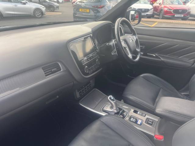 2018 Mitsubishi Outlander 2.4h TwinMotor 13.8kWh 4h CVT 4WD Euro 6 (s/s) 5dr