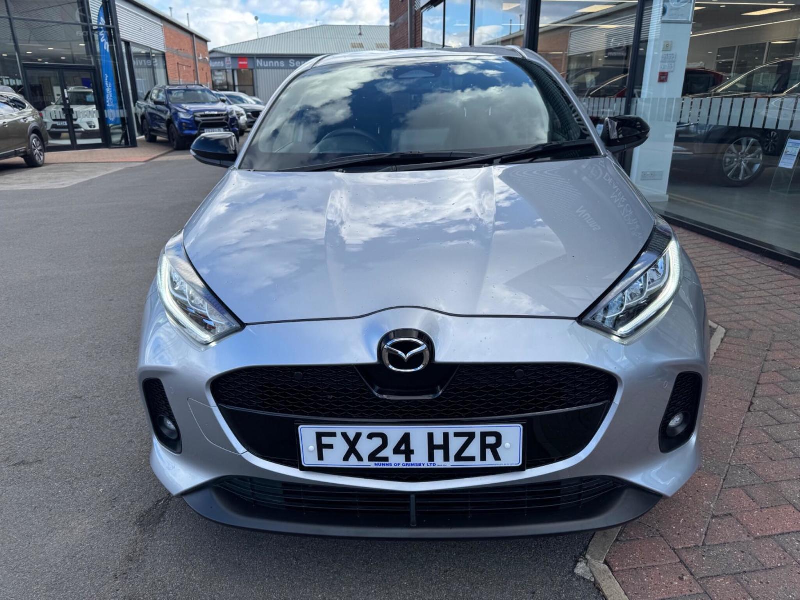 2024 Mazda Mazda2 Hybrid thumbnail 3