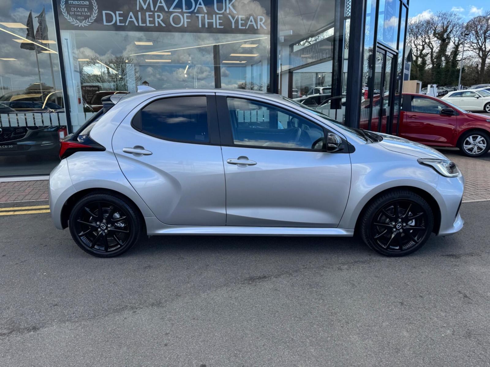 2024 Mazda Mazda2 Hybrid thumbnail 7