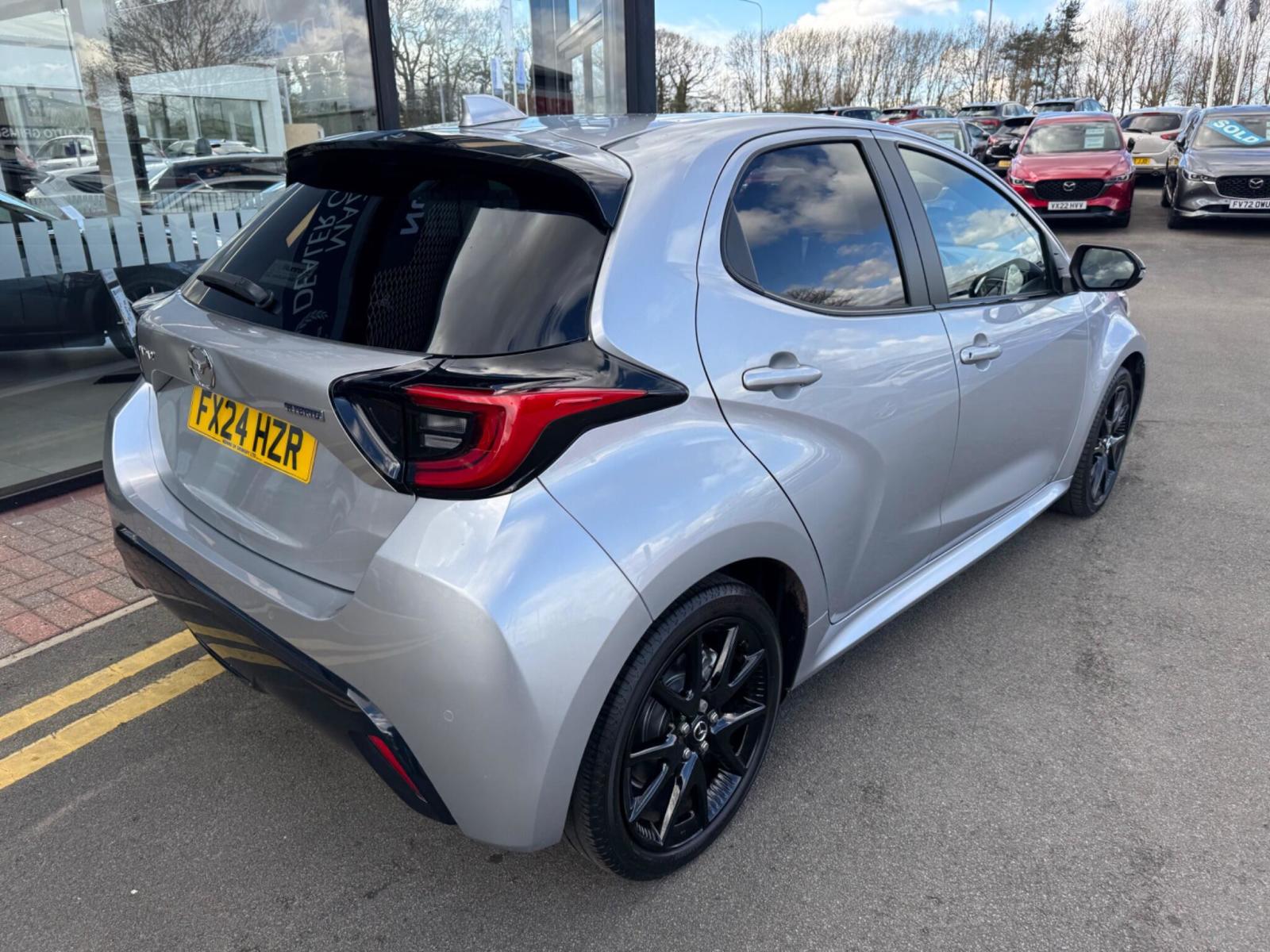 2024 Mazda Mazda2 Hybrid thumbnail 8