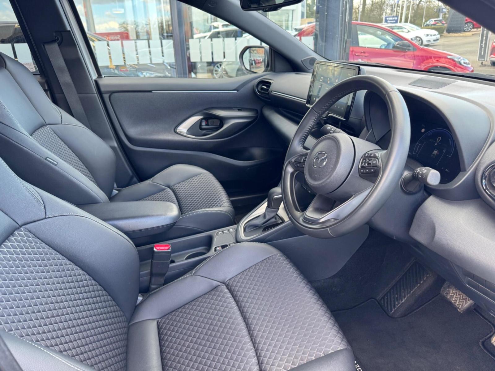 2024 Mazda Mazda2 Hybrid thumbnail 11