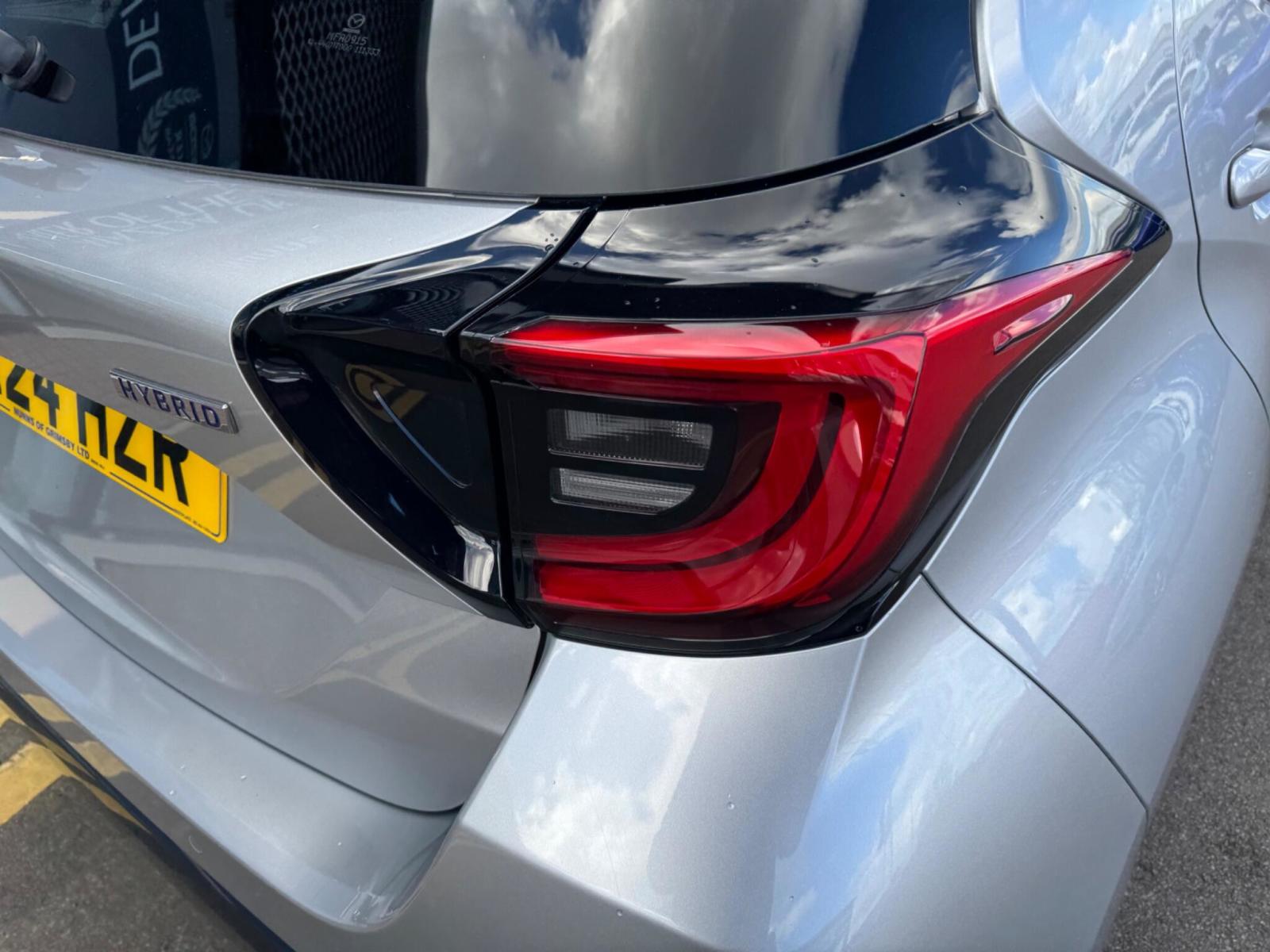 2024 Mazda Mazda2 Hybrid thumbnail 22