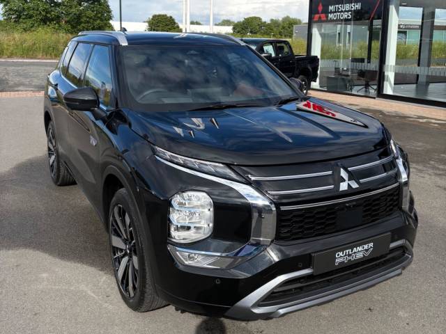 Mitsubishi Outlander 2.4 22.7kWh Diamond CVT 4WD Euro 6 (s/s) 5dr SUV Hybrid Black Diamond