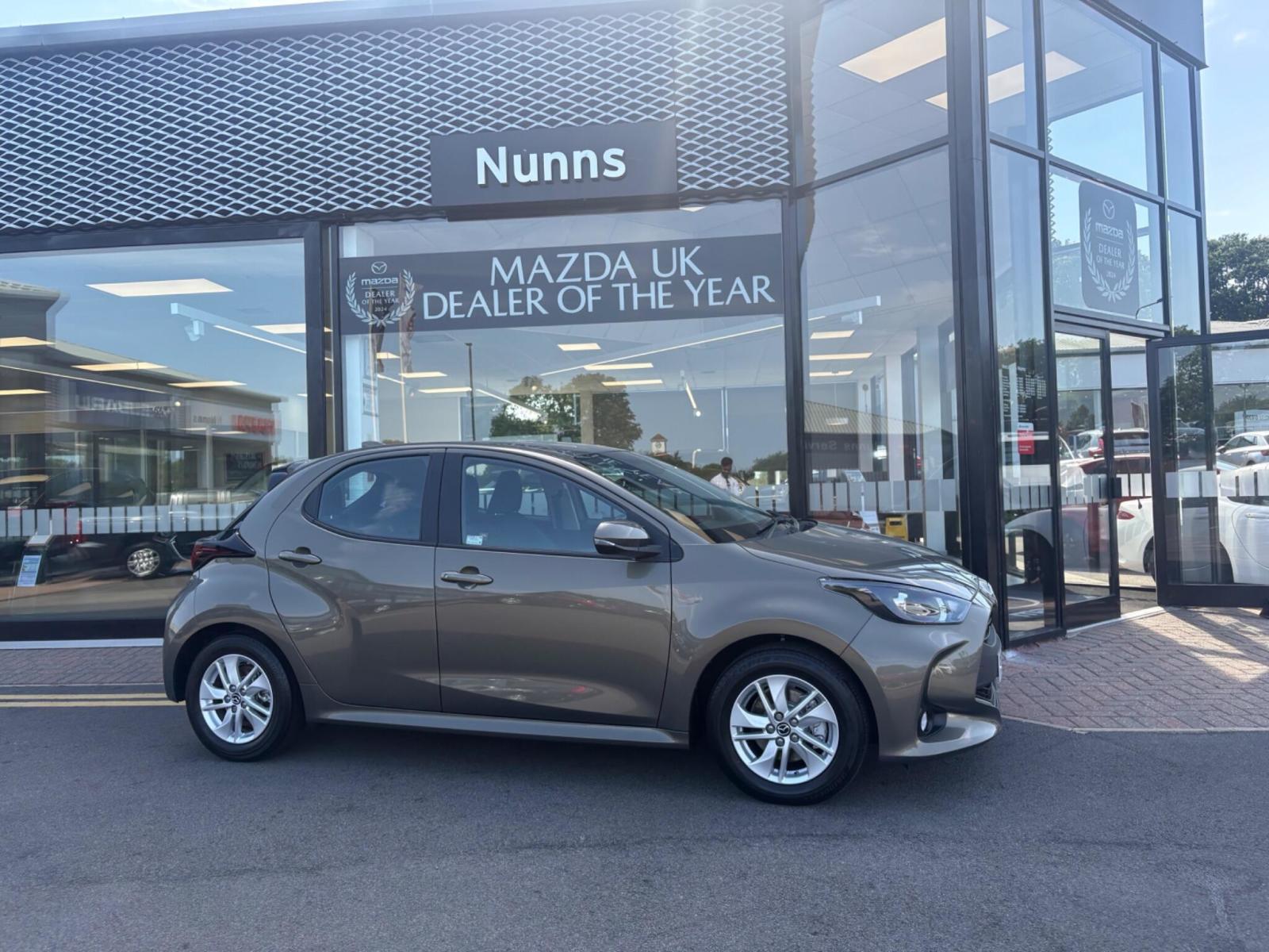 2023 Mazda Mazda2 Hybrid thumbnail 3