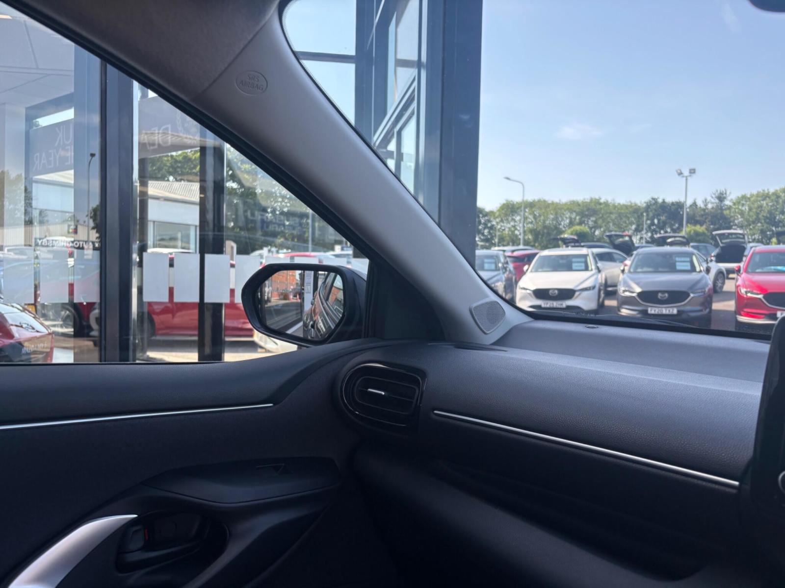 2023 Mazda Mazda2 Hybrid thumbnail 4