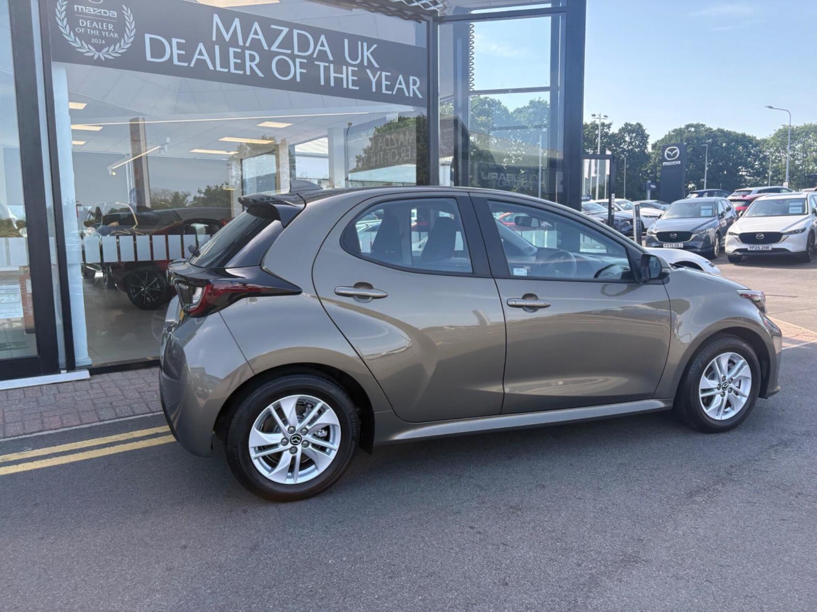 2023 Mazda Mazda2 Hybrid thumbnail 7