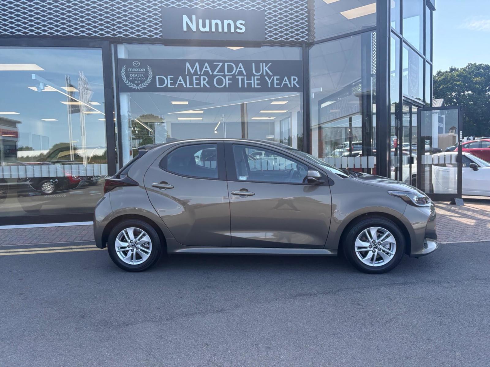 2023 Mazda Mazda2 Hybrid thumbnail 8