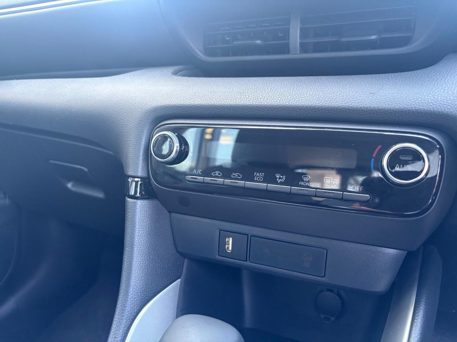 2023 Mazda Mazda2 Hybrid thumbnail 9