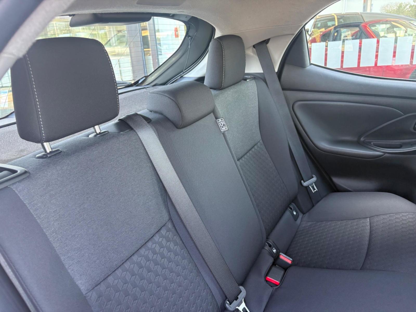 2023 Mazda Mazda2 Hybrid thumbnail 11