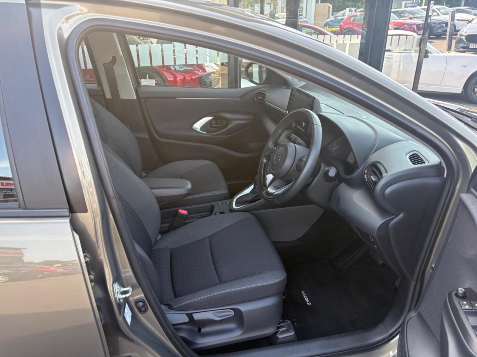 2023 Mazda Mazda2 Hybrid thumbnail 12