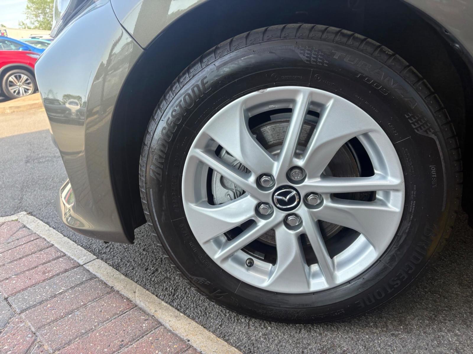 2023 Mazda Mazda2 Hybrid thumbnail 15