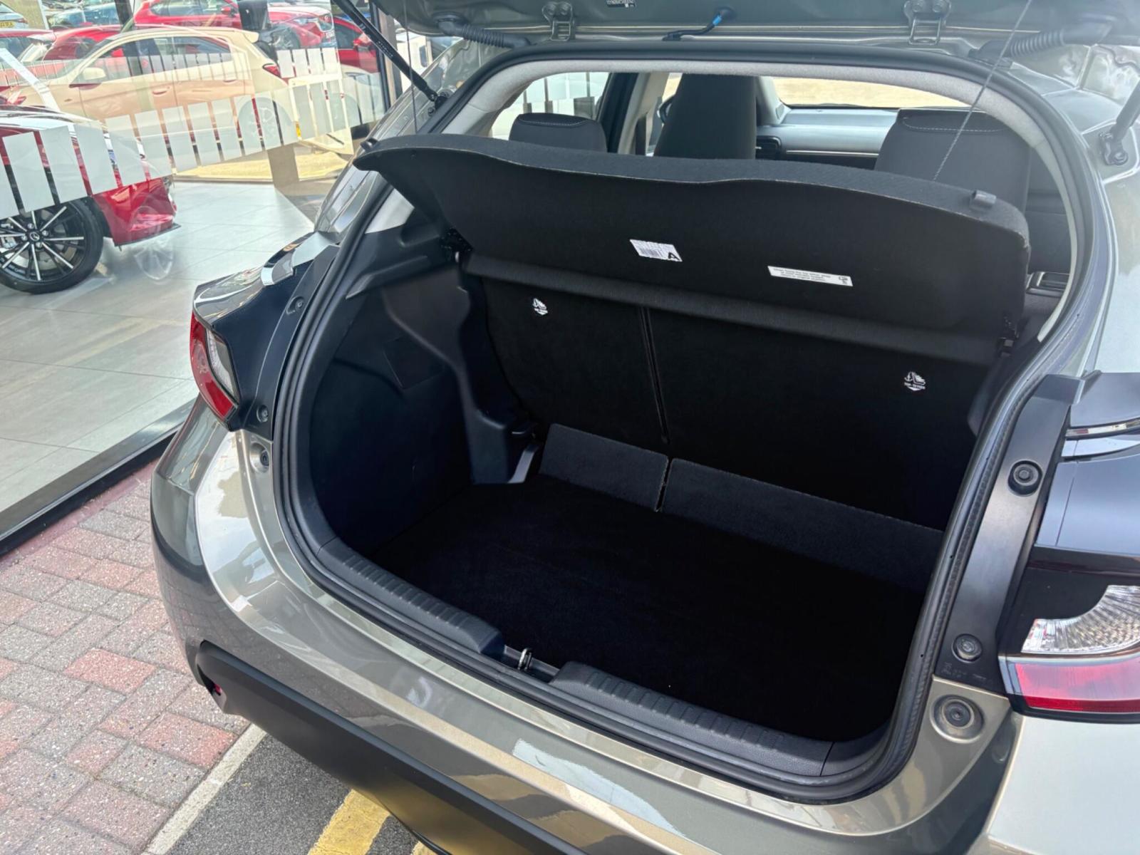 2023 Mazda Mazda2 Hybrid thumbnail 18