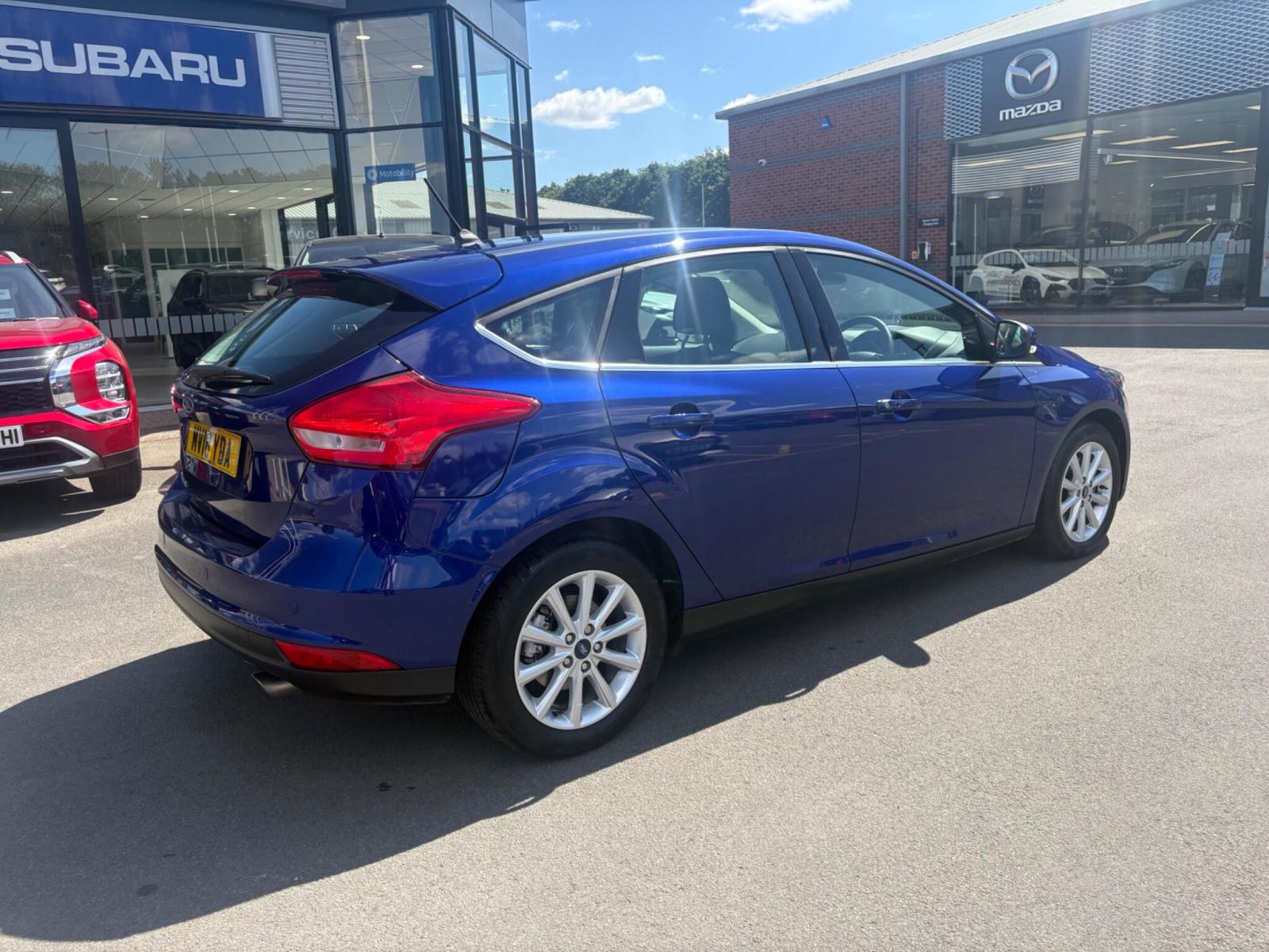 2018 Ford Focus thumbnail 11