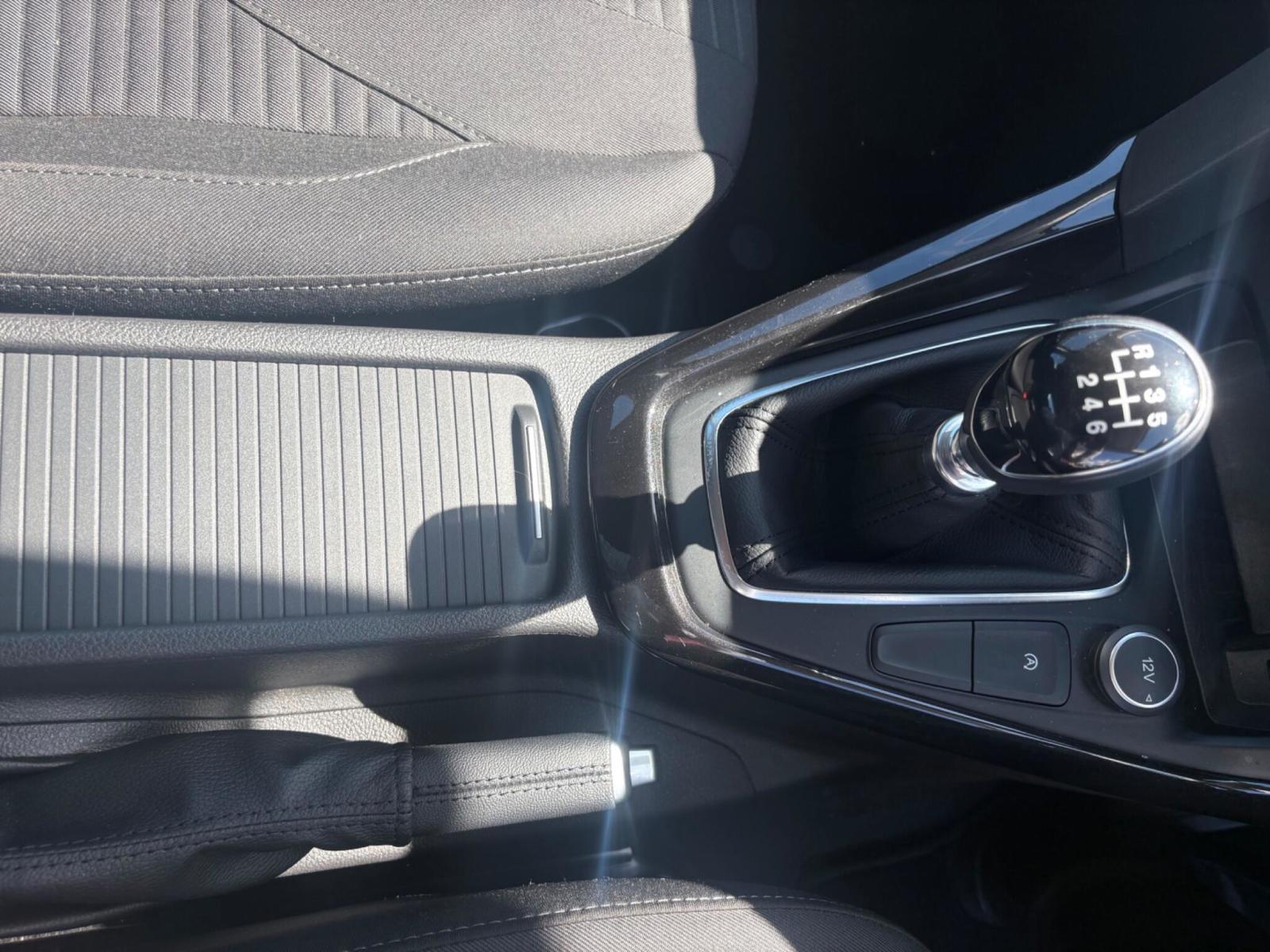 2018 Ford Focus thumbnail 12