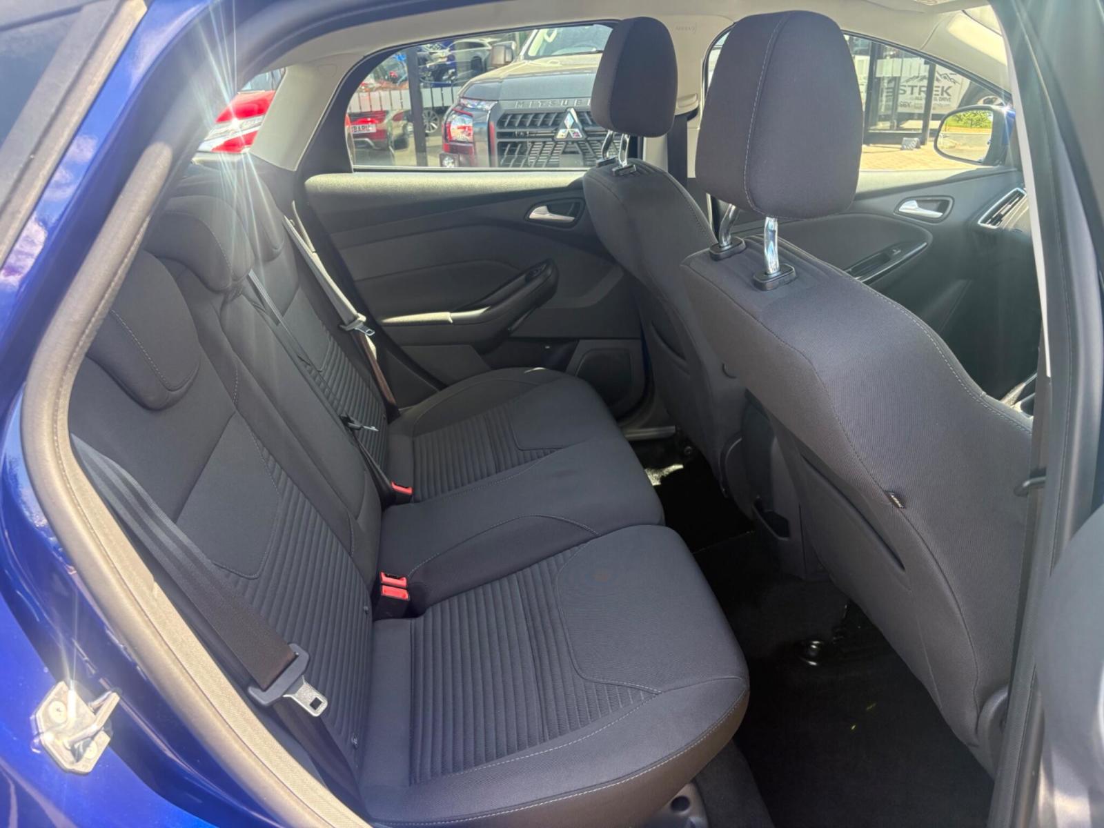 2018 Ford Focus thumbnail 18