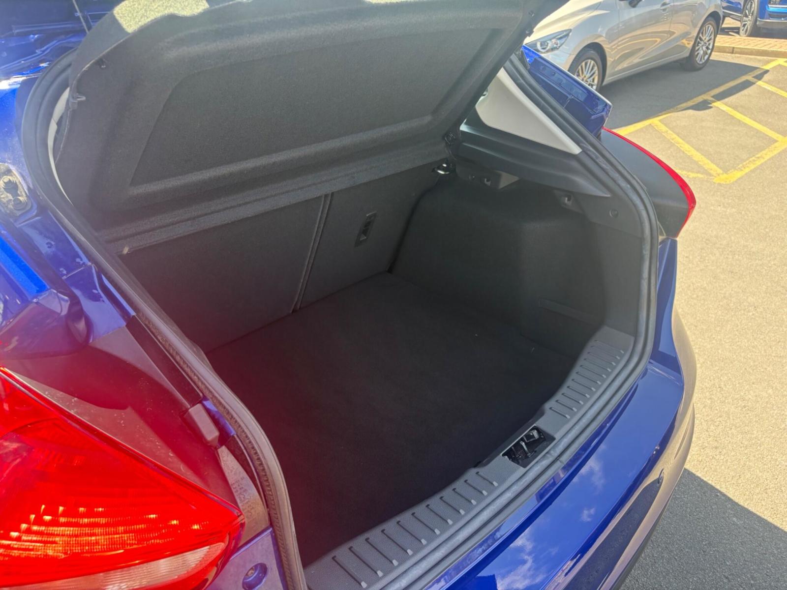 2018 Ford Focus thumbnail 20