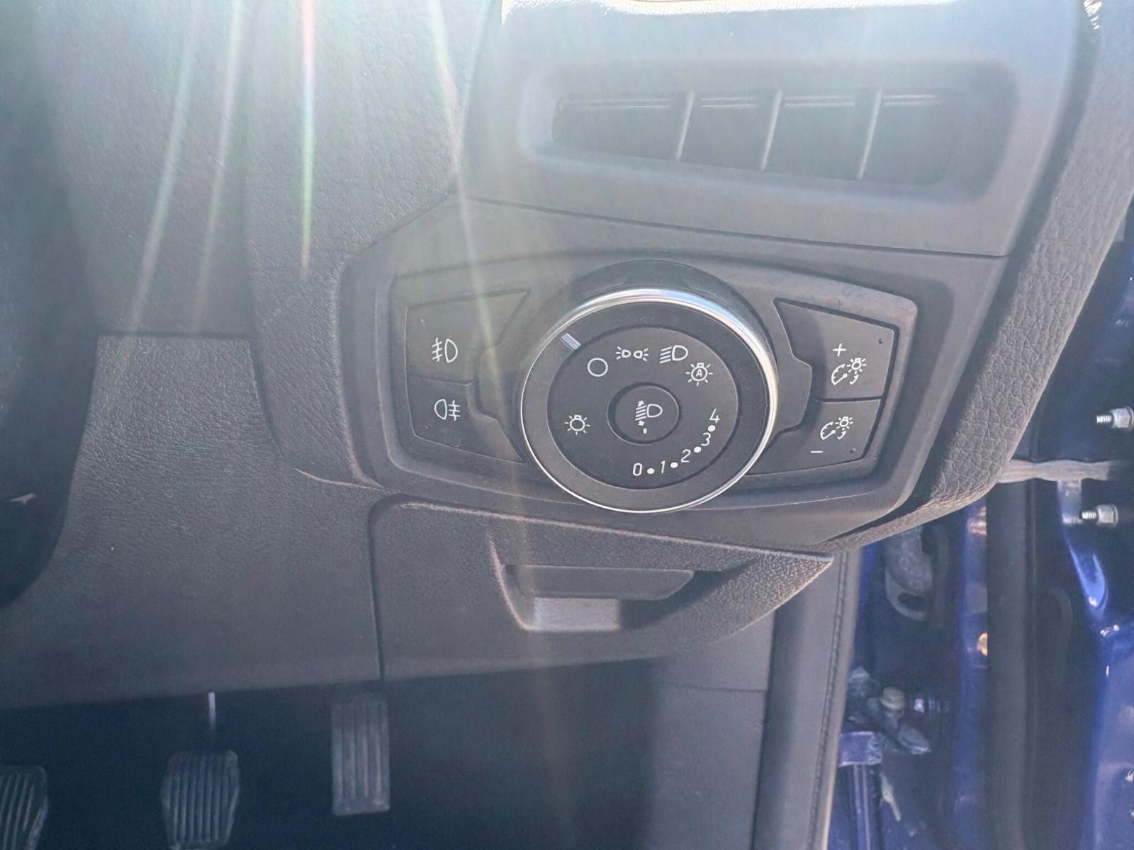2018 Ford Focus thumbnail 21