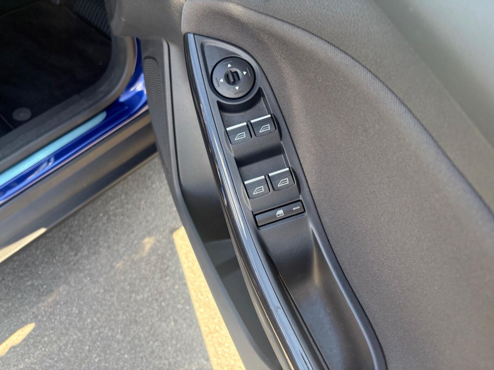 2018 Ford Focus thumbnail 22